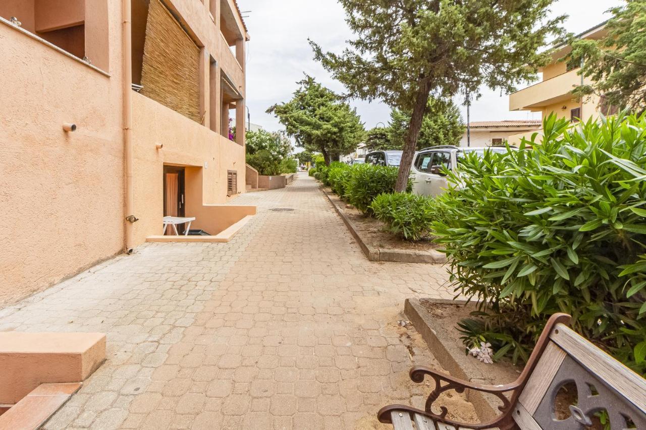 Apartamento Relax Family House al Mare Isola Rossa Exterior foto