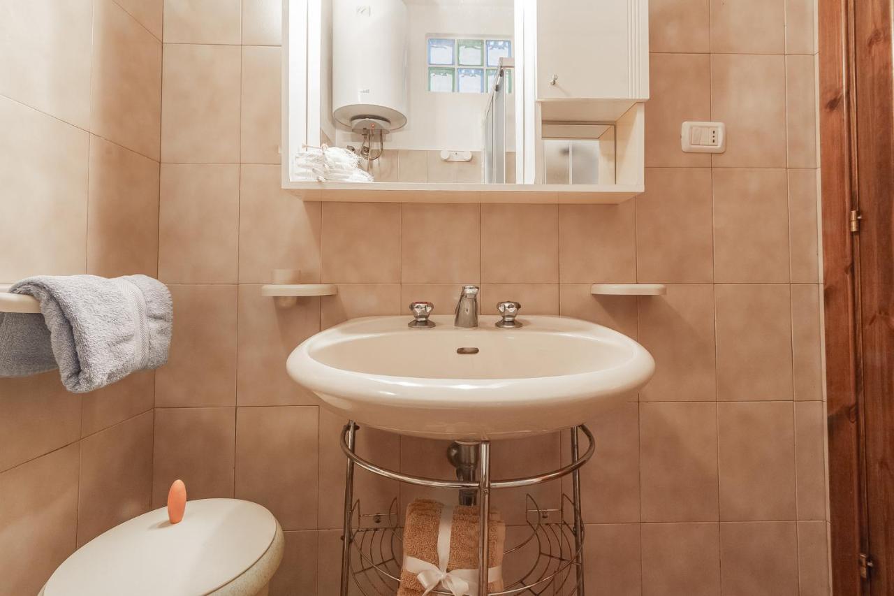 Apartamento Relax Family House al Mare Isola Rossa Exterior foto