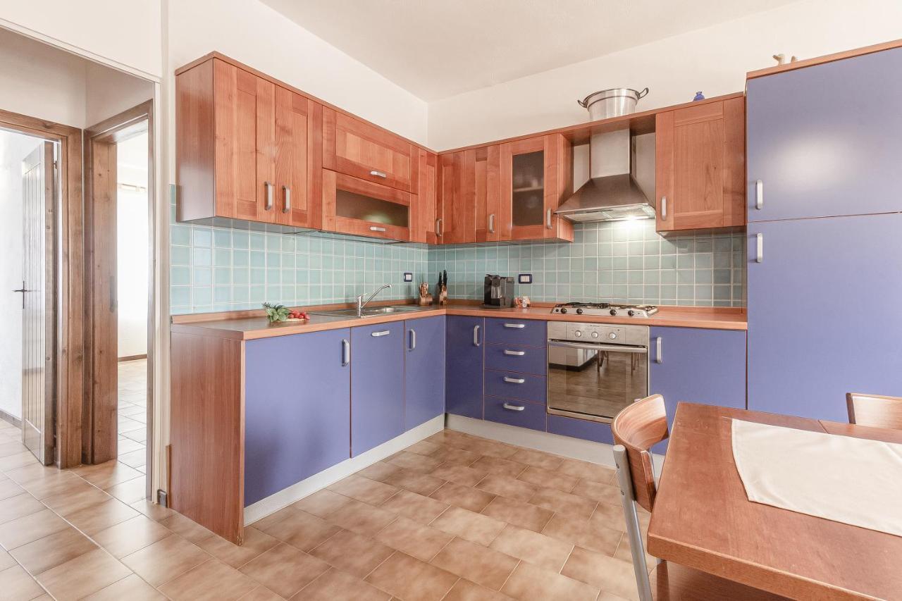 Apartamento Relax Family House al Mare Isola Rossa Exterior foto